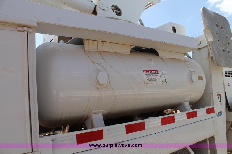 image for item L4264 2000 Chevrolet C8500 digger derrick truck