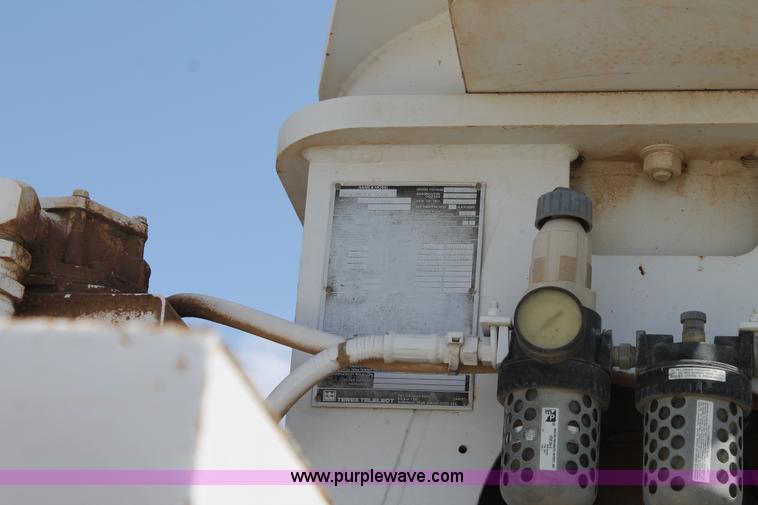 image for item L4264 2000 Chevrolet C8500 digger derrick truck