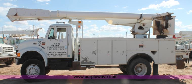 image for item L4265 1998 International 4800 bucket truck
