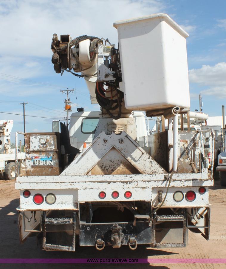 image for item L4265 1998 International 4800 bucket truck