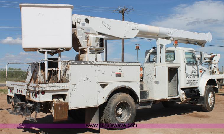 image for item L4265 1998 International 4800 bucket truck
