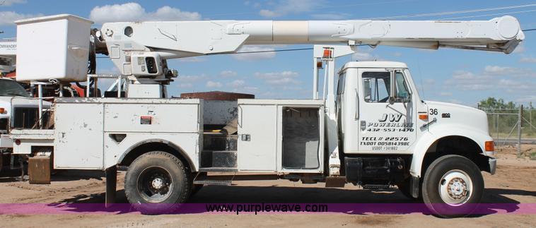 image for item L4265 1998 International 4800 bucket truck
