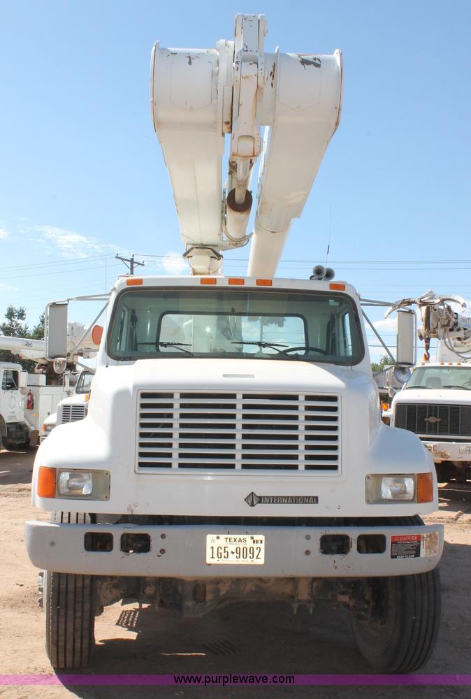 image for item L4265 1998 International 4800 bucket truck