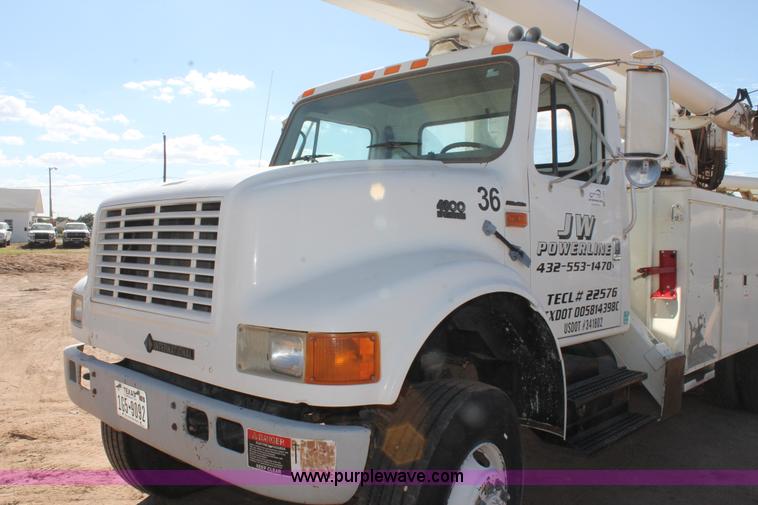 image for item L4265 1998 International 4800 bucket truck