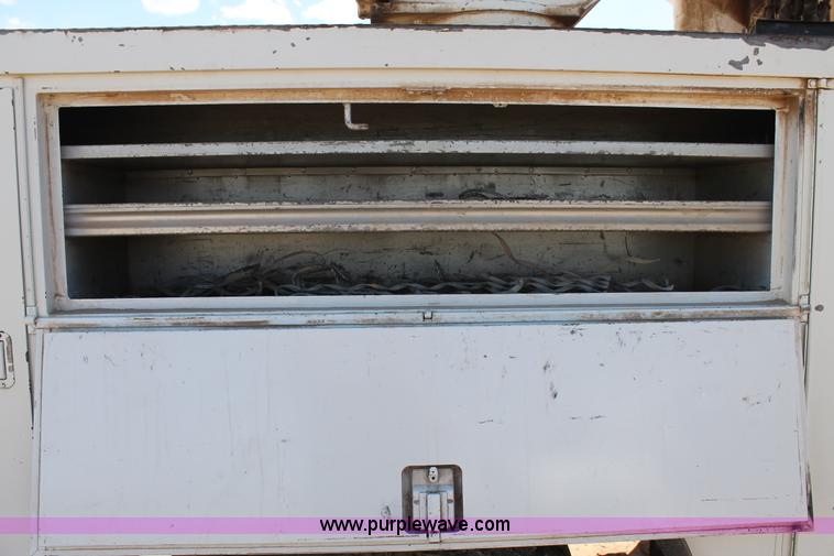 image for item L4265 1998 International 4800 bucket truck