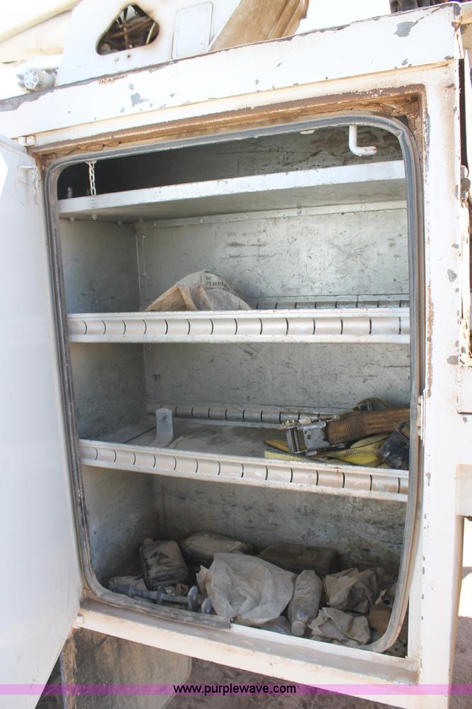 image for item L4265 1998 International 4800 bucket truck