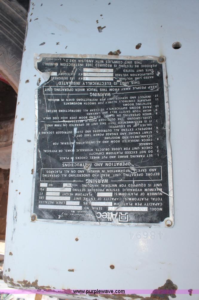 image for item L4265 1998 International 4800 bucket truck