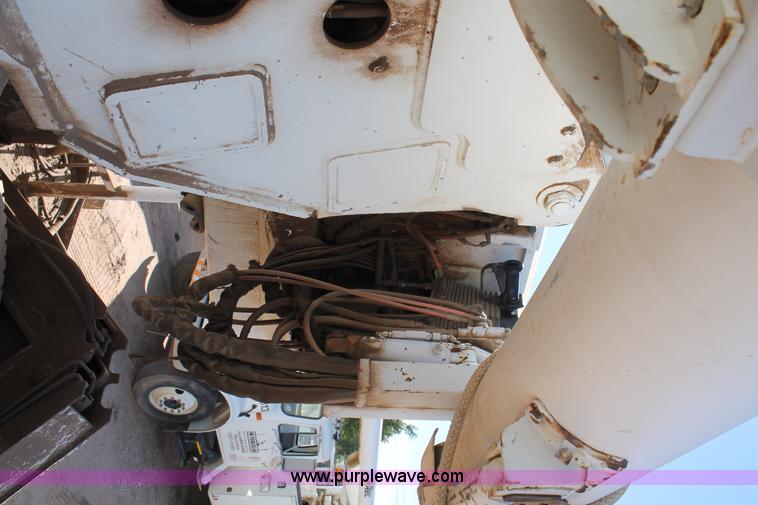 image for item L4265 1998 International 4800 bucket truck