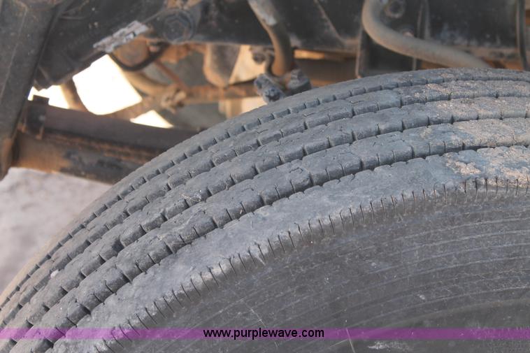 image for item L4265 1998 International 4800 bucket truck