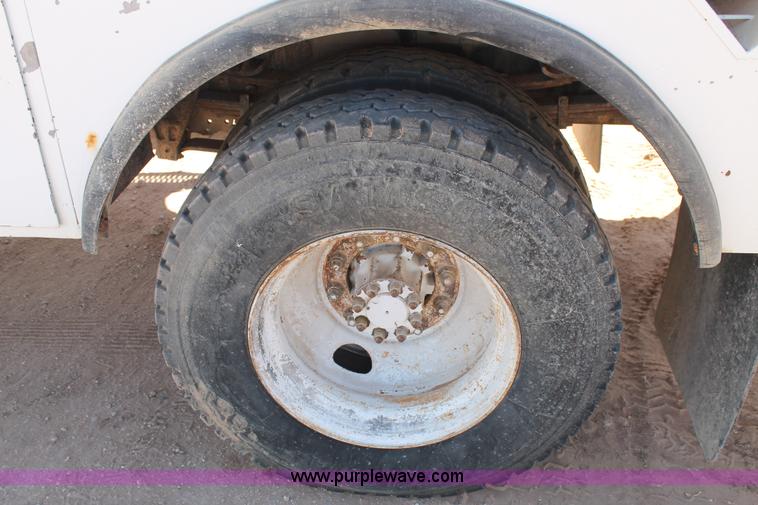 image for item L4265 1998 International 4800 bucket truck