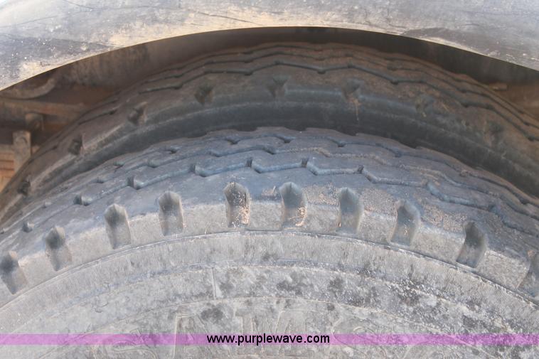 image for item L4265 1998 International 4800 bucket truck