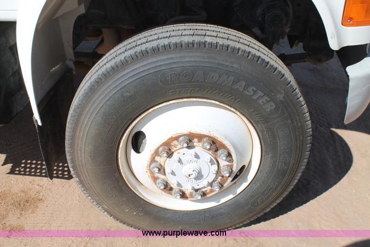 image for item L4265 1998 International 4800 bucket truck