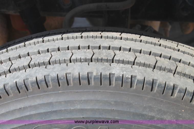 image for item L4265 1998 International 4800 bucket truck