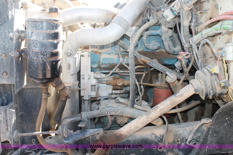 image for item L4265 1998 International 4800 bucket truck