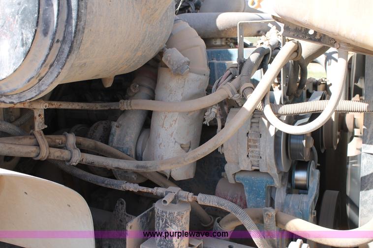 image for item L4265 1998 International 4800 bucket truck