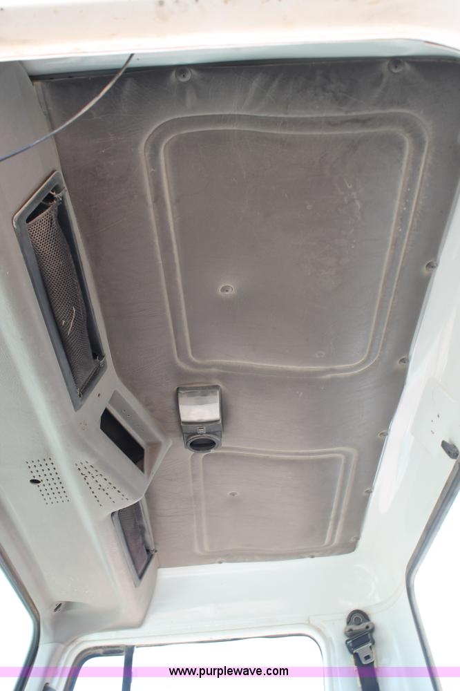 image for item L4265 1998 International 4800 bucket truck