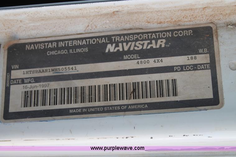 image for item L4265 1998 International 4800 bucket truck