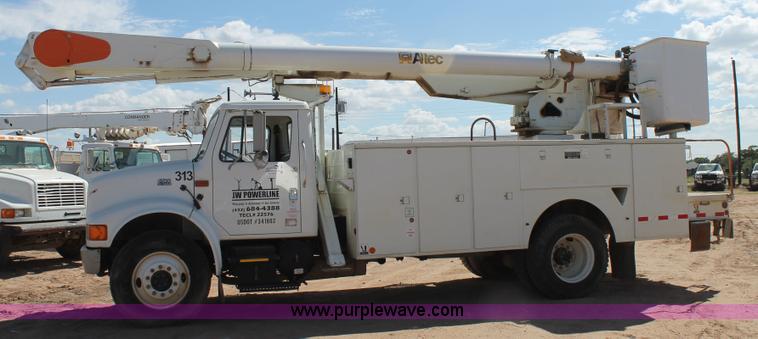 image for item L4266 2001 International 4700 bucket truck