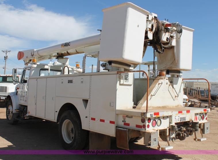 image for item L4266 2001 International 4700 bucket truck