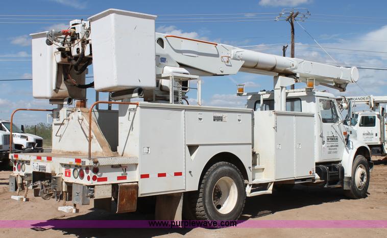 image for item L4266 2001 International 4700 bucket truck