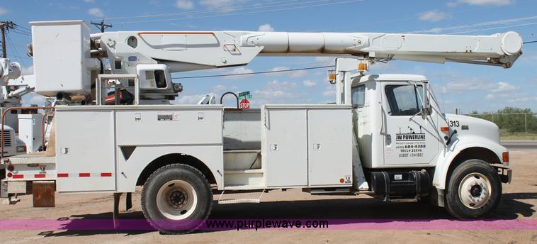 image for item L4266 2001 International 4700 bucket truck