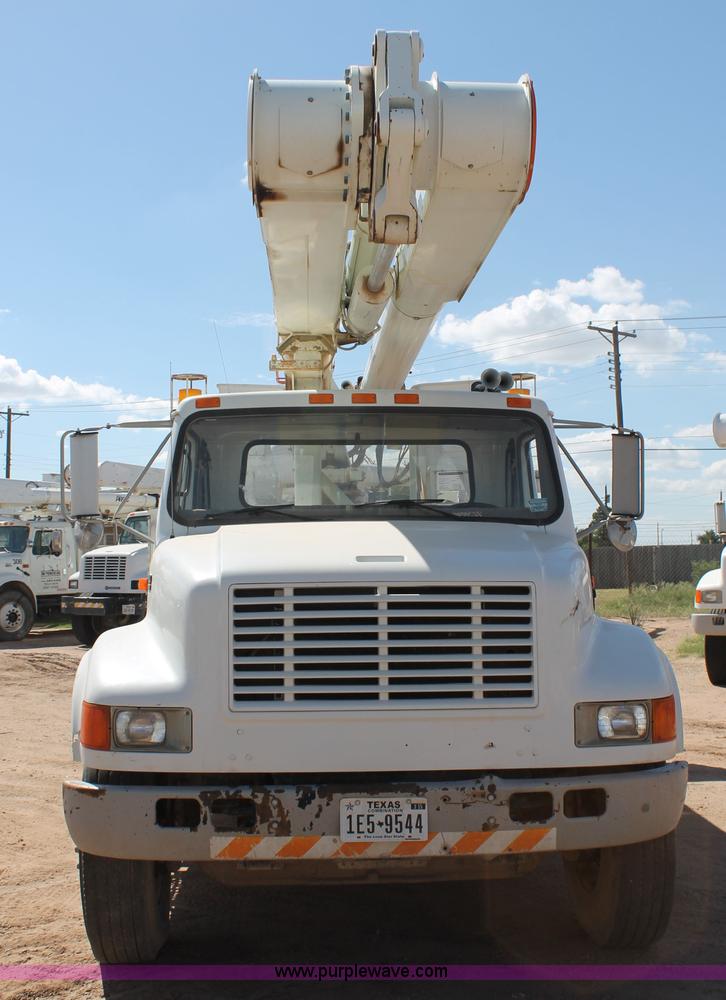 image for item L4266 2001 International 4700 bucket truck