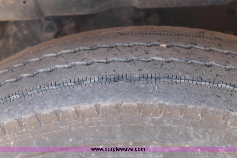 image for item L4266 2001 International 4700 bucket truck