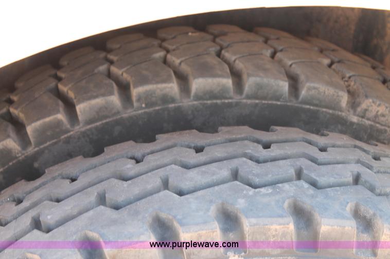 image for item L4266 2001 International 4700 bucket truck