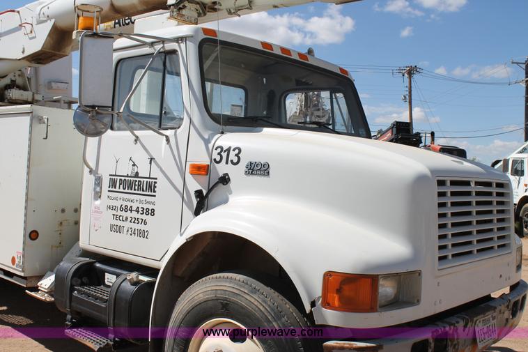image for item L4266 2001 International 4700 bucket truck