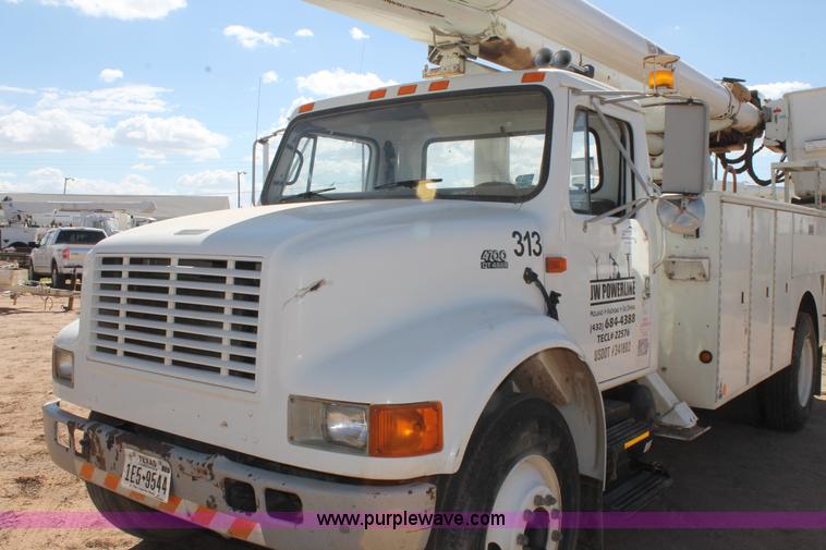 image for item L4266 2001 International 4700 bucket truck
