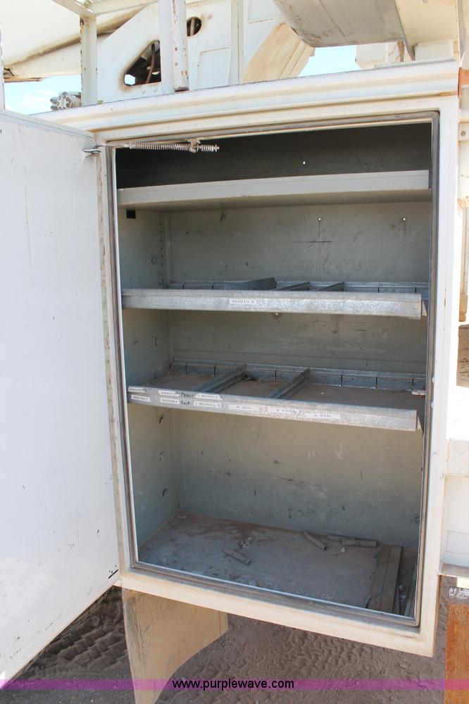 image for item L4266 2001 International 4700 bucket truck