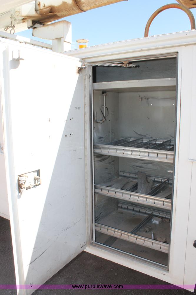 image for item L4266 2001 International 4700 bucket truck