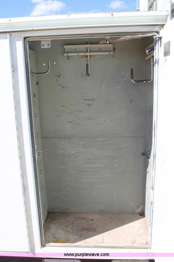 image for item L4266 2001 International 4700 bucket truck