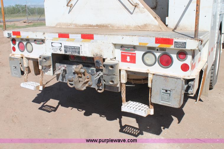 image for item L4266 2001 International 4700 bucket truck