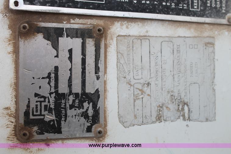 image for item L4266 2001 International 4700 bucket truck