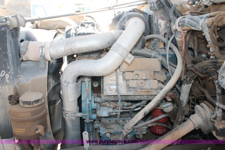 image for item L4266 2001 International 4700 bucket truck