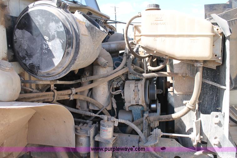 image for item L4266 2001 International 4700 bucket truck