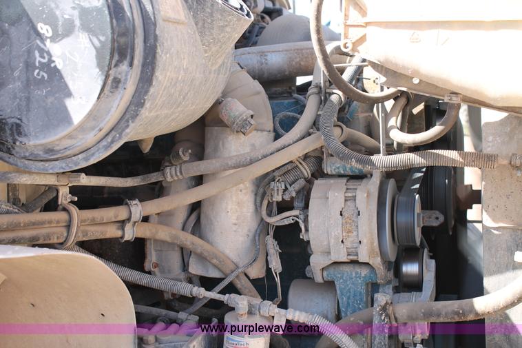 image for item L4266 2001 International 4700 bucket truck