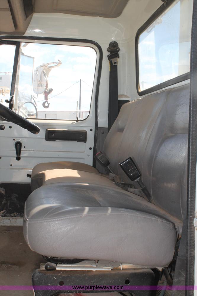 image for item L4266 2001 International 4700 bucket truck