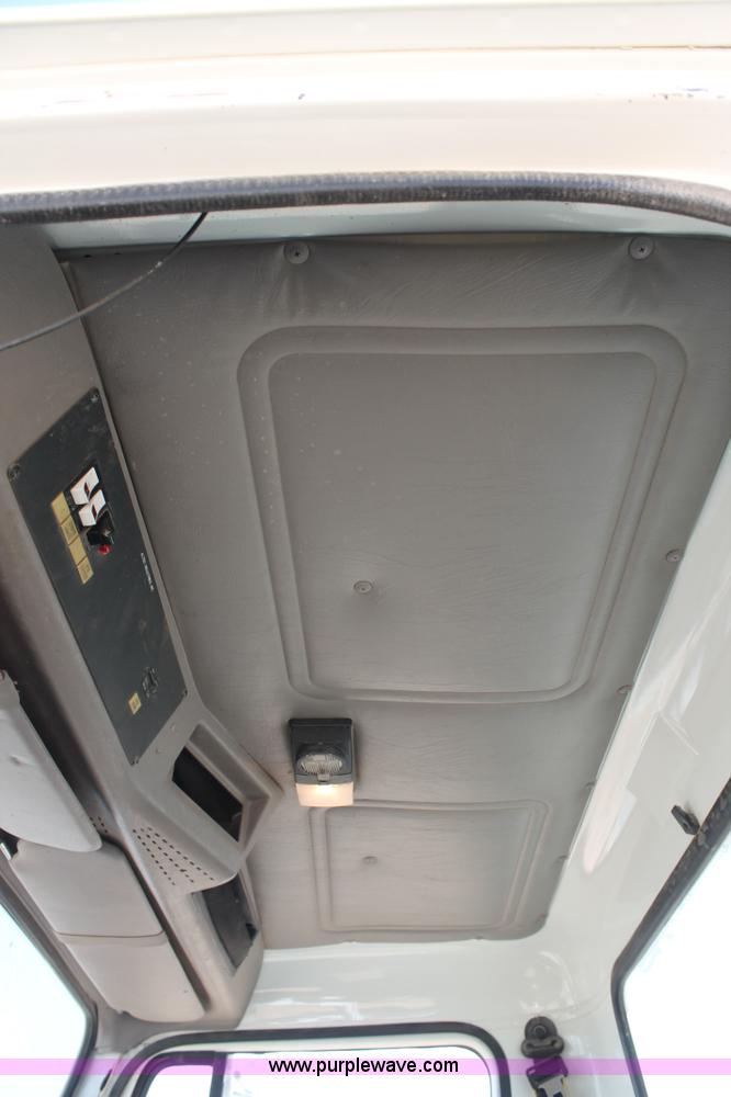 image for item L4266 2001 International 4700 bucket truck