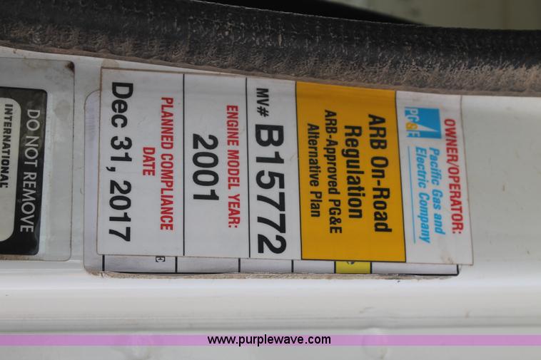 image for item L4266 2001 International 4700 bucket truck