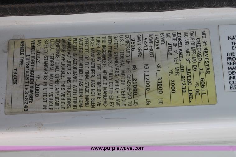 image for item L4266 2001 International 4700 bucket truck