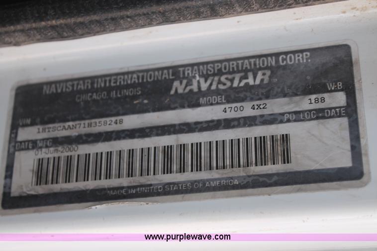 image for item L4266 2001 International 4700 bucket truck