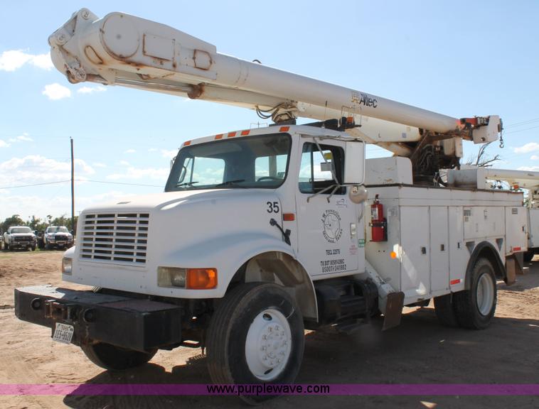 image for item L4267 1995 International 4800 bucket truck