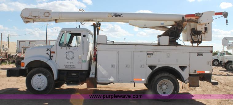 image for item L4267 1995 International 4800 bucket truck