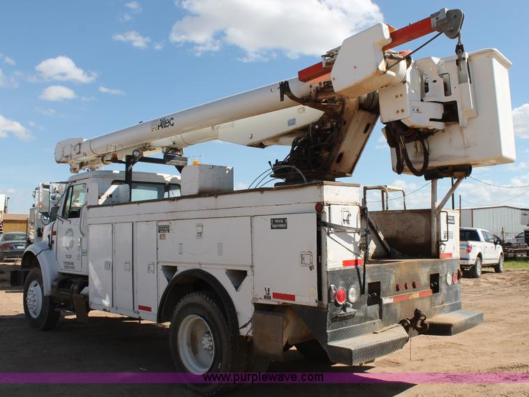 image for item L4267 1995 International 4800 bucket truck