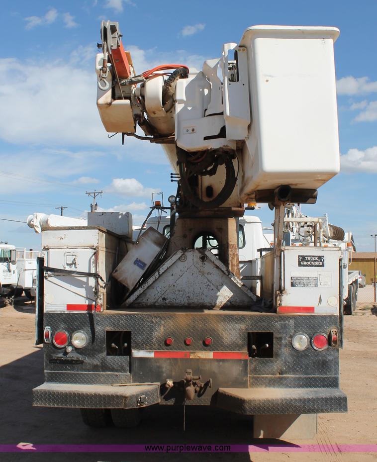 image for item L4267 1995 International 4800 bucket truck