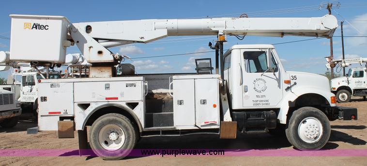 image for item L4267 1995 International 4800 bucket truck