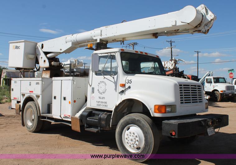 image for item L4267 1995 International 4800 bucket truck
