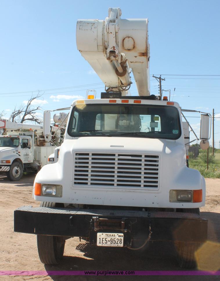 image for item L4267 1995 International 4800 bucket truck